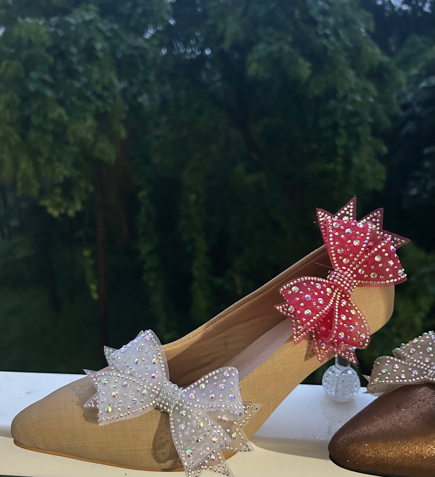 Globo Bows