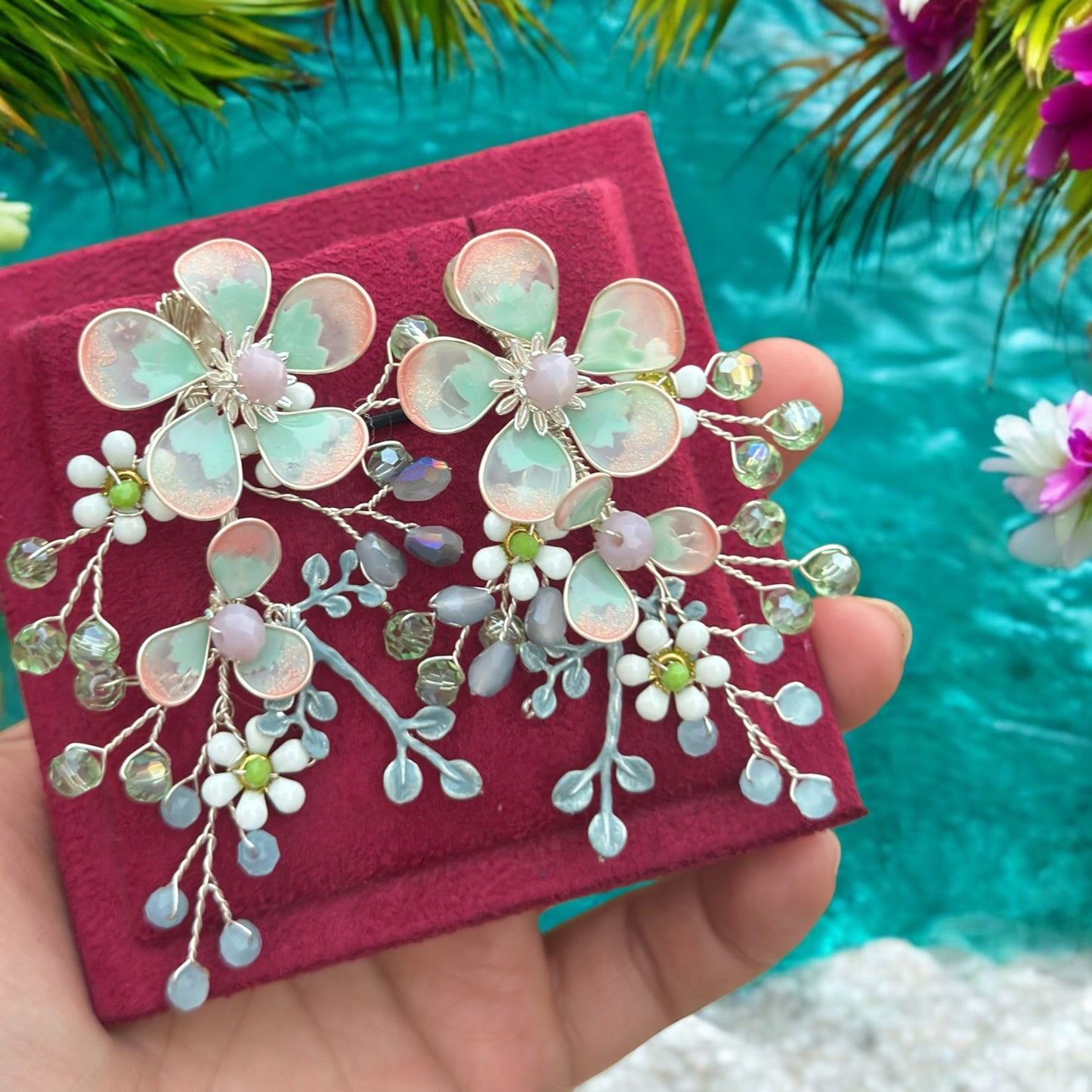Neonise Blooms